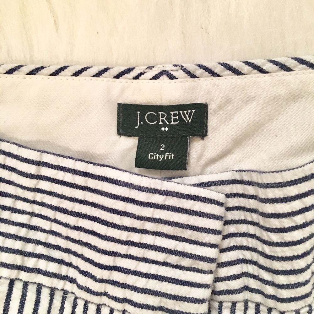 J Crew women’s size 2 City Fit navy striped shorts - Picture 3 of 4